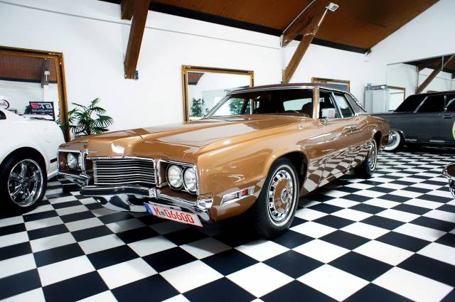 Image 1/26 of Ford Thunderbird Landau Sedan (1971)