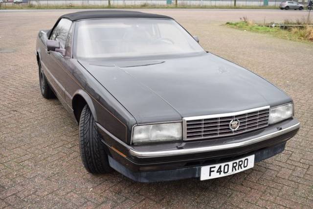 Image 1/7 of Cadillac Allanté (1988)