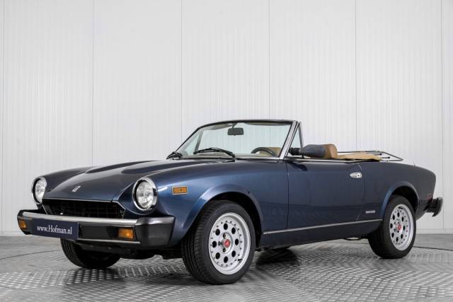 Image 1/50 of FIAT 124 Pininfarina Spidereuropa (1985)