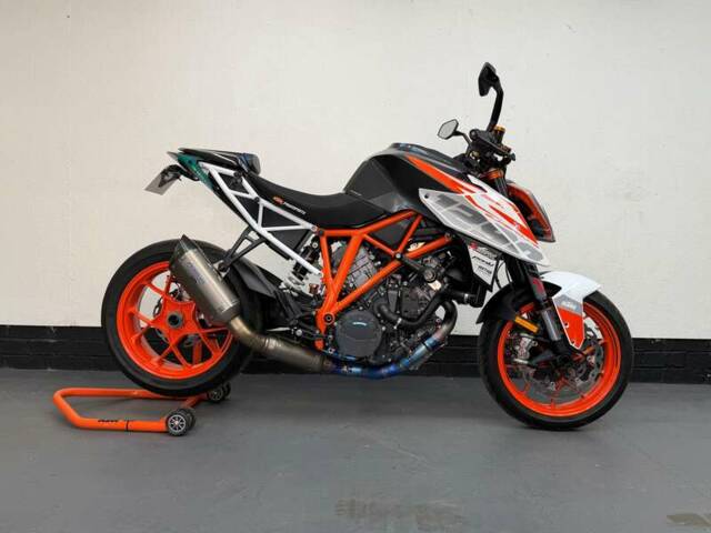 Obraz 1/48 pojazdu KTM 1290 Super Duke R (2018)