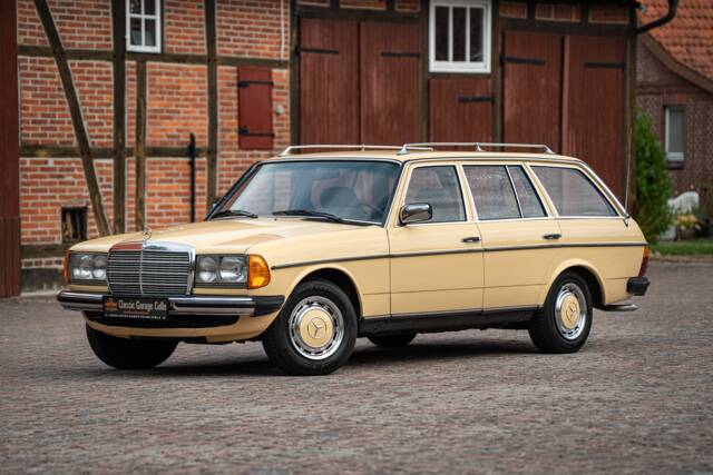 Image 1/53 de Mercedes-Benz 200 T (1982)