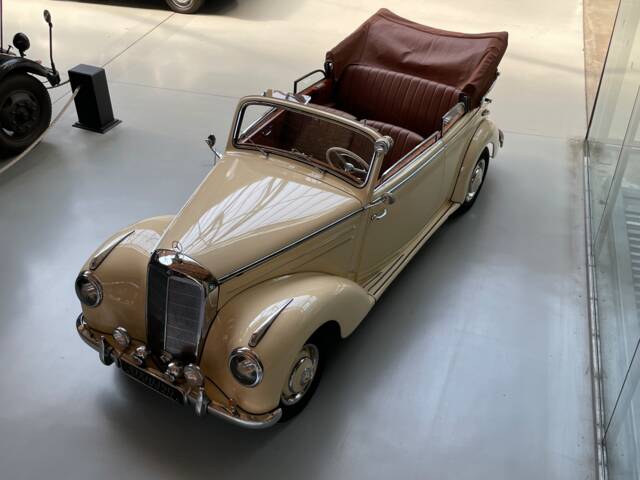 Immagine 1/36 di Mercedes-Benz 220 Cabriolet B (1952)