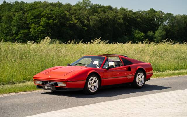 Bild 1/38 von Ferrari 328 GTS (1986)