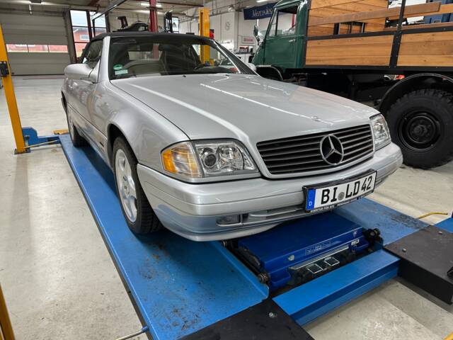 Image 1/29 de Mercedes-Benz SL 500 (2001)