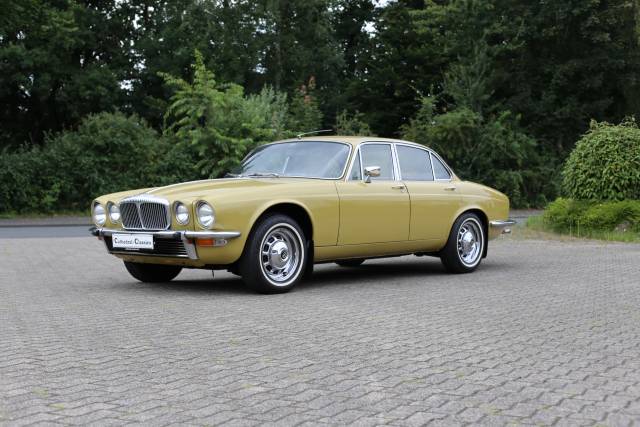 Bild 1/50 von Daimler Sovereign 4.2 (1974)