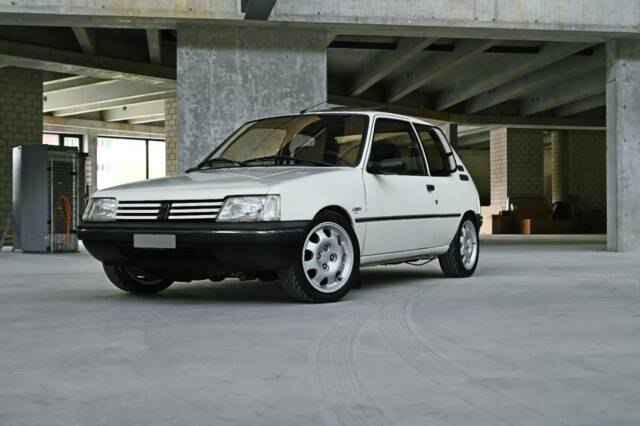 Image 1/17 de Peugeot 205 (1991)