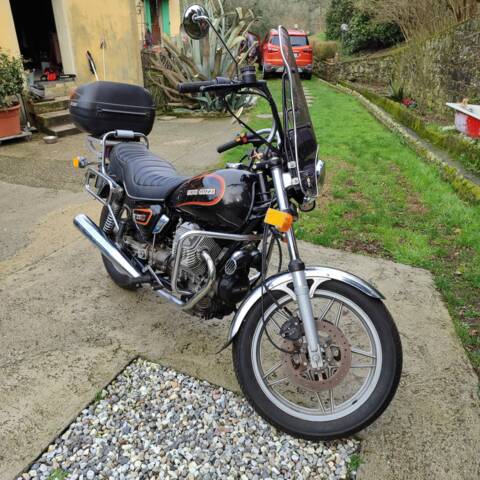 Image 1/12 de Moto Guzzi V35 C (1983)