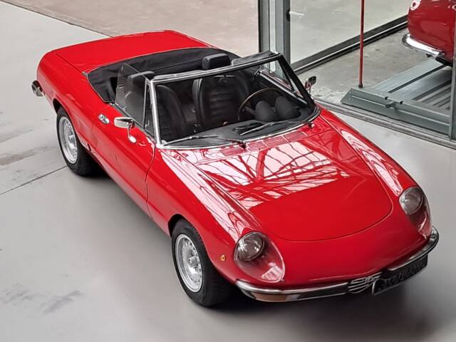 Image 1/38 de Alfa Romeo Spider Veloce 2000 (1978)