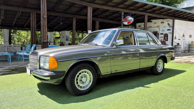 Bild 1/71 von Mercedes-Benz 240 D (1980)