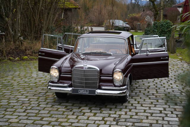Afbeelding 1/18 van Mercedes-Benz 300 SE (1964)