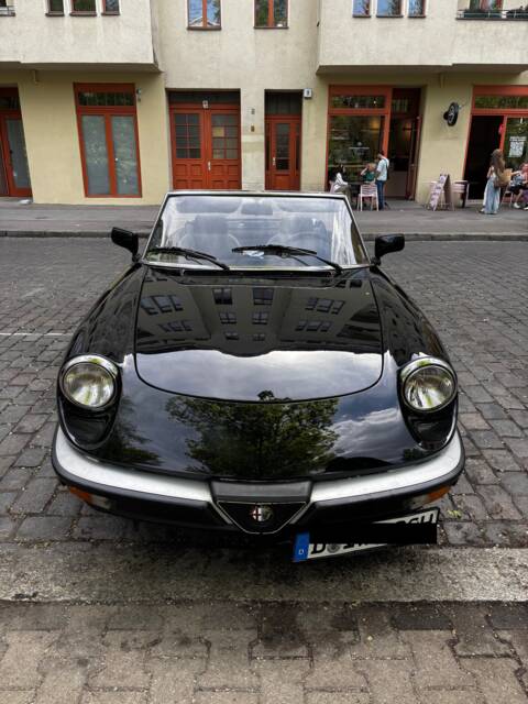 Bild 1/6 von Alfa Romeo 2.0 Spider (1988)