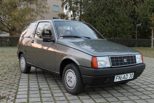 Habe das Fahrzeug von meinem Vater 1998 übernommen. Sehr gute Restaurationsbasis. 2 Satz Räder.