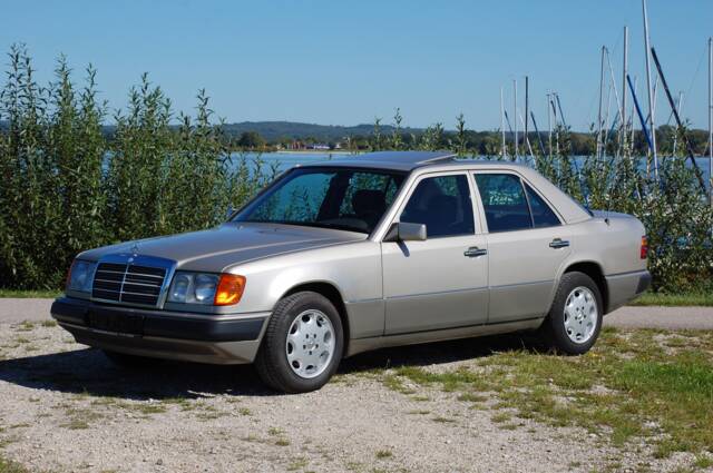 Image 1/34 of Mercedes-Benz 230 E (1992)