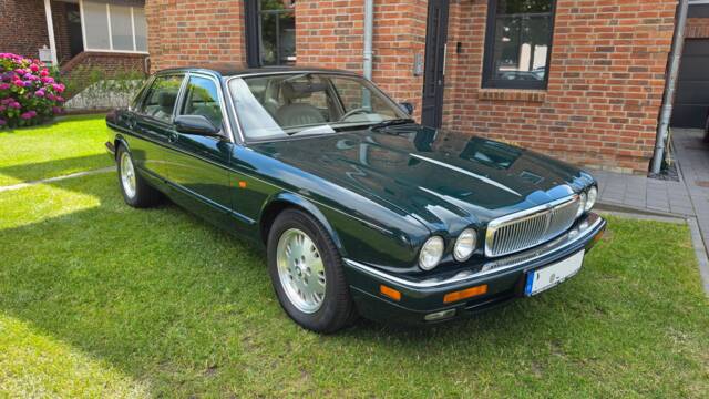 Image 1/26 of Jaguar XJ 6 4.0 Sovereign (1996)