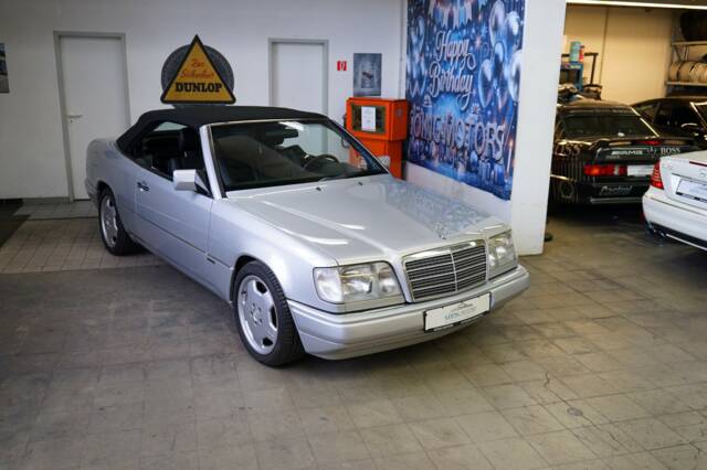 Bild 1/62 von Mercedes-Benz E 320 "Final Edition" (1997)