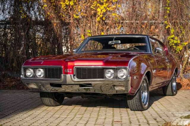 Image 1/8 of Oldsmobile 442 (1969)