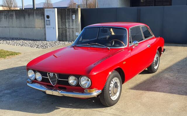 Image 1/50 de Alfa Romeo 1750 GT Veloce (1969)