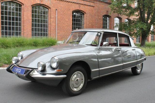 Image 1/22 of Citroën DS 21 Pallas (1966)