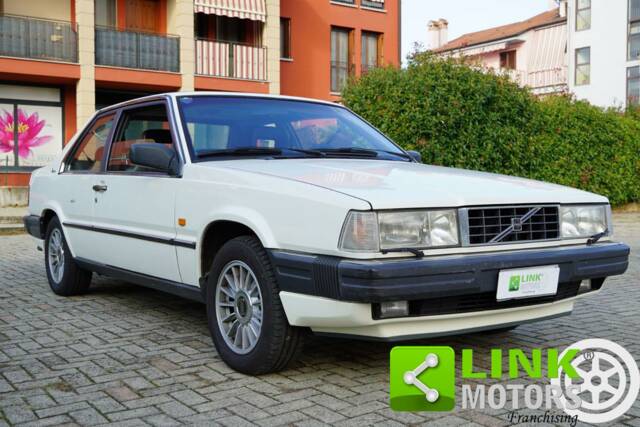 Image 1/10 of Volvo 780 Bertone (1987)