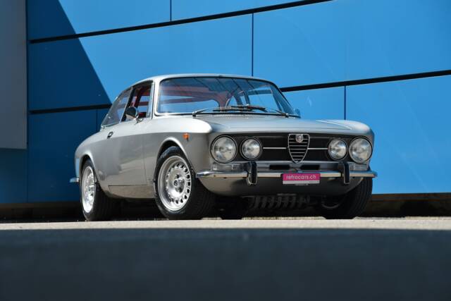 Image 1/24 of Alfa Romeo 1750 GT Veloce (1971)