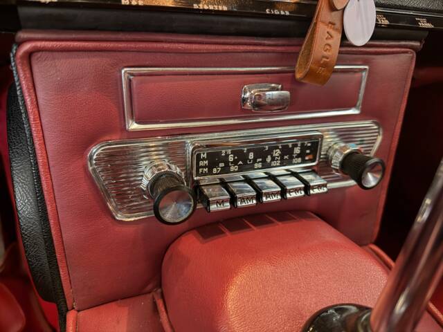 Image 1/5 de Jaguar Type E 4.2 (1964)