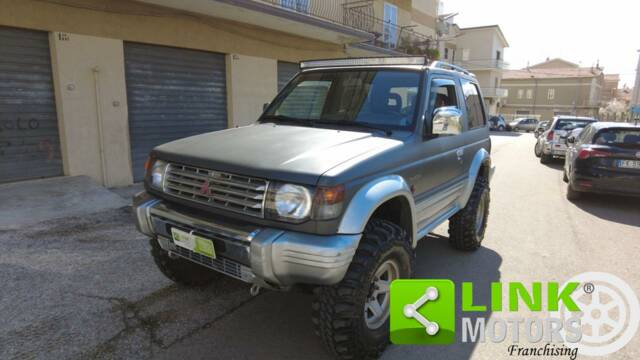Bild 1/10 von Mitsubishi Pajero 2500 TD (1995)