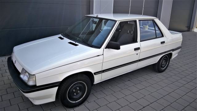 Image 1/8 de Renault R 9 (1987)