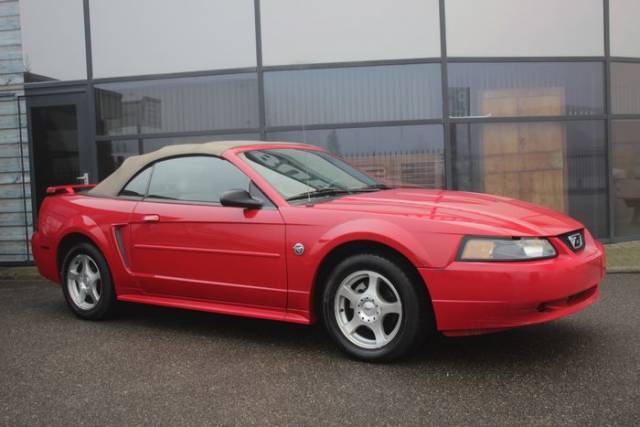 Imagen 1/9 de Ford Mustang (2005)
