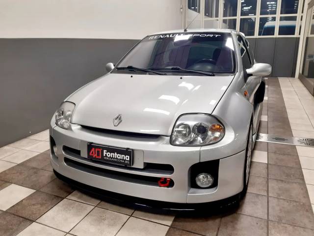 Image 1/15 de Renault Clio II V6 (2001)