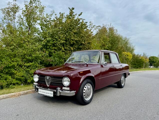Immagine 1/24 di Alfa Romeo Giulia 1300 Super (1972)