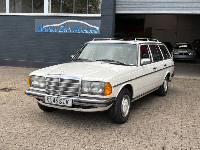 Image 1/66 of Mercedes-Benz 200 T (1984)