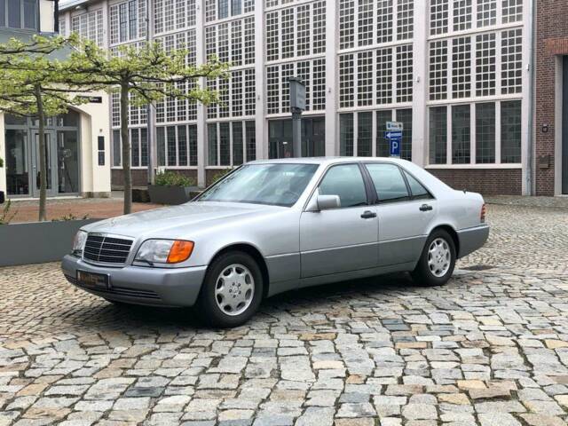 Immagine 1/18 di Mercedes-Benz 500 SE (1992)