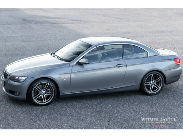 Immagine 1/26 di BMW 330i (2009)