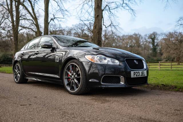 Image 1/8 de Jaguar XF R (2011)