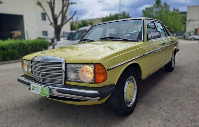 Bild 1/49 von Mercedes-Benz 200 (1979)