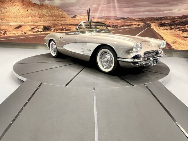 Image 1/32 of Chevrolet Corvette (1961)
