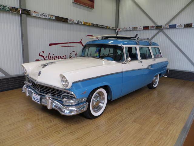 Image 1/15 of Ford Country Sedan (1956)