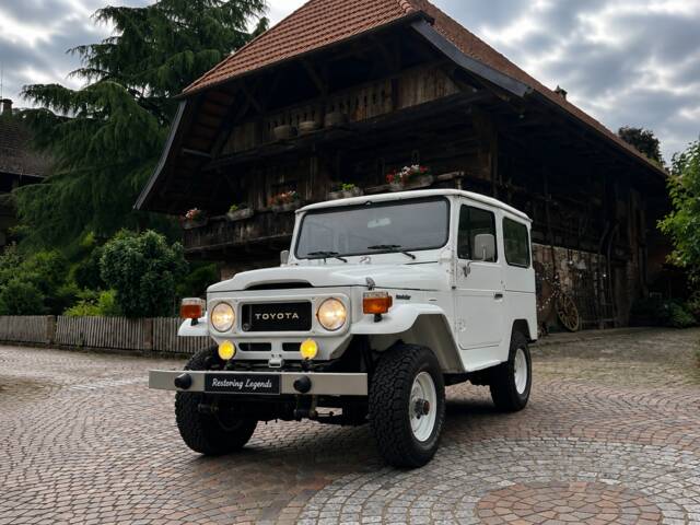 Image 1/67 de Toyota Land Cruiser FJ 40 (1982)