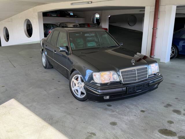 Afbeelding 1/25 van Mercedes-Benz E 500 Limited (1994)
