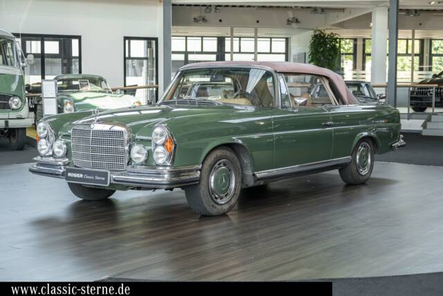 Immagine 1/15 di Mercedes-Benz 280 SE 3,5 (1971)