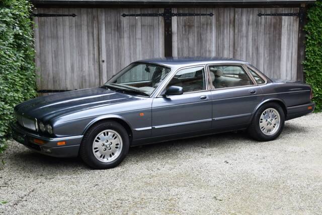 Bild 1/40 von Jaguar XJ 6 4.0 Sovereign (1995)