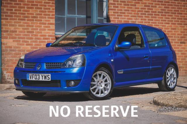 Imagen 1/8 de Renault Clio II 2.0 16V Sport (2003)