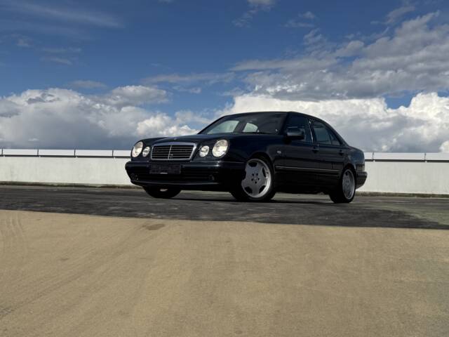 Image 1/24 of Mercedes-Benz E 50 AMG (1997)