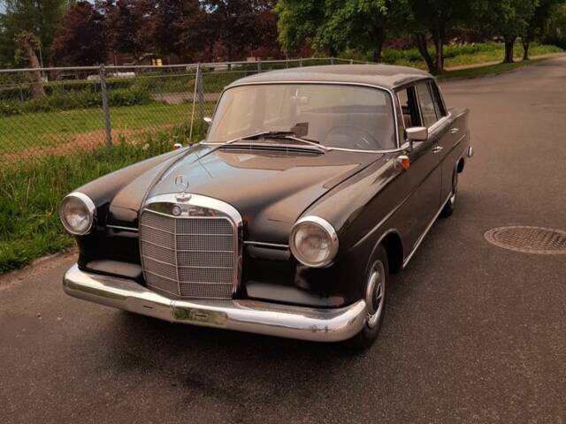 Image 1/8 of Mercedes-Benz 190 c (1963)