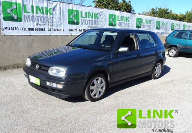 Image 1/10 de Volkswagen Golf III GTI 2.0 (1997)