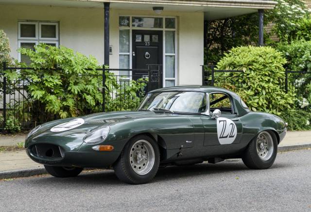 Image 1/39 of Jaguar E-Type "Lightweight" (1963)