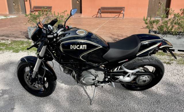Immagine 1/7 di Ducati DUMMY (2005)
