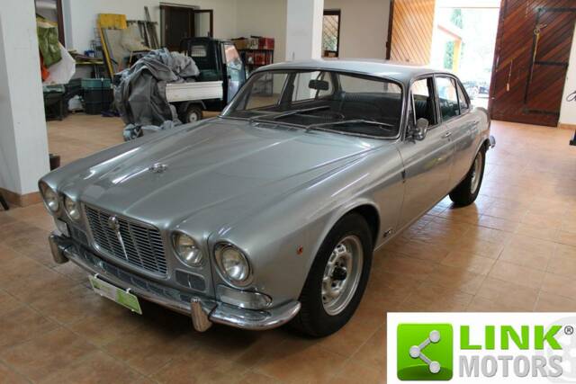Image 1/10 of Jaguar XJ 6 2.8 (1970)