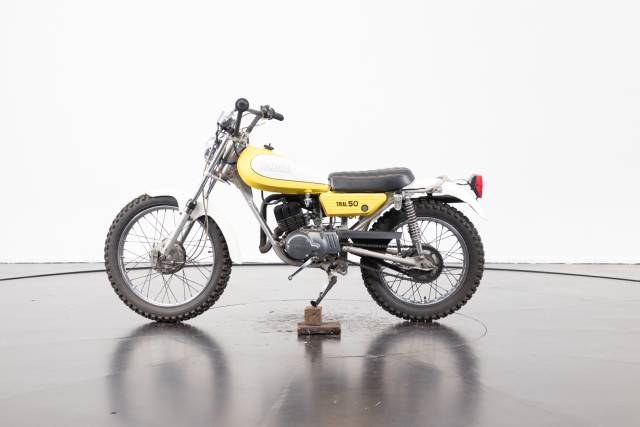 Image 1/17 of Yamaha DUMMY (1977)