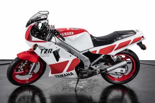 Imagen 1/32 de Yamaha DUMMY (1988)